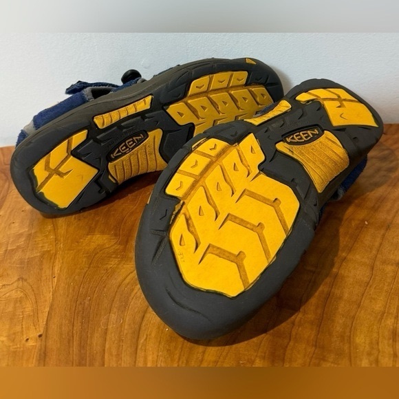 Keen Hybrid Waterproof Washable Youth Size 5 Sports Activewear Hiking Sandals - Picture 9 of 12